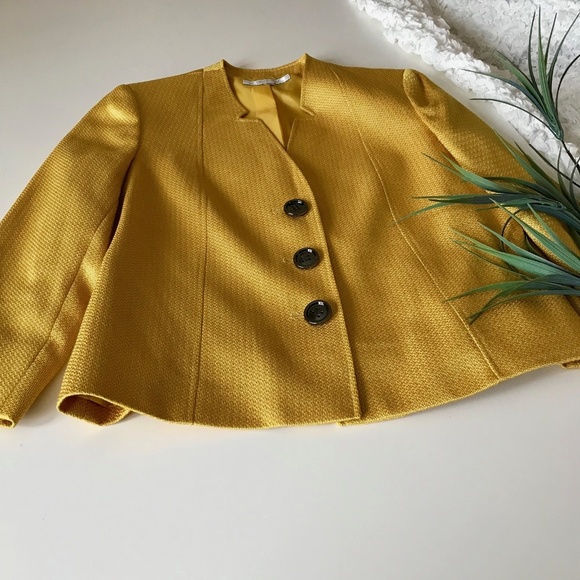 Blazer - Picture 7 of 7